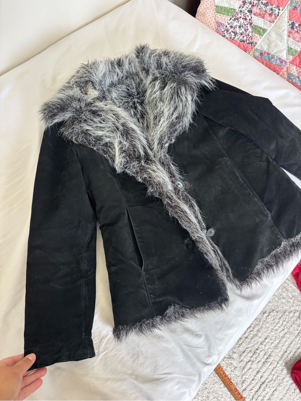 Vintage Y2K 90s penny lane black suede leather faux fur jacket
Size medium